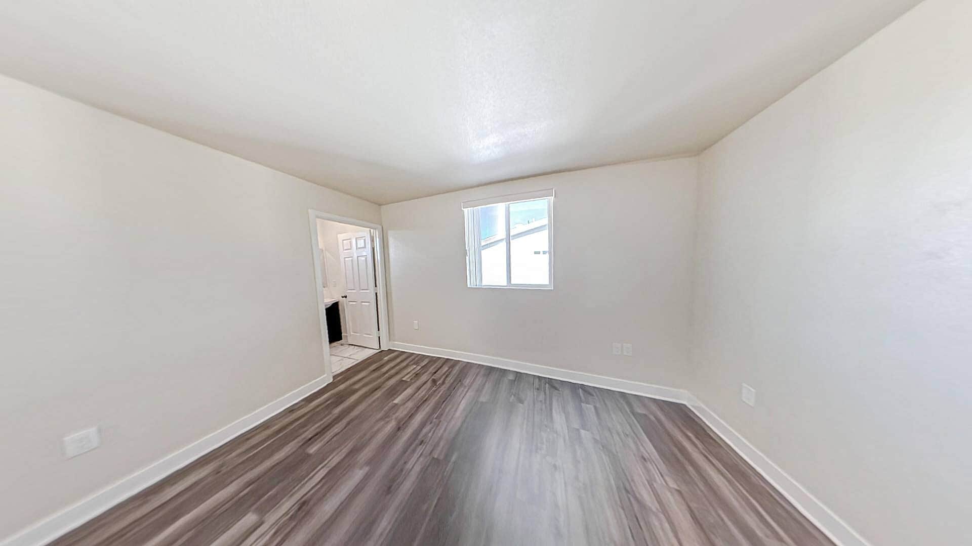 Building Photo - 630 1/2 W 79th St