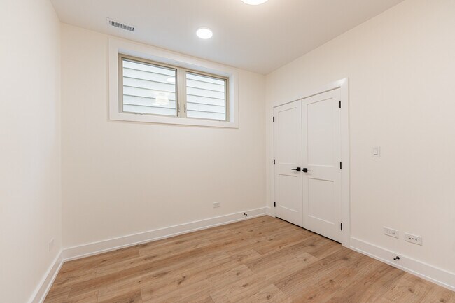 Building Photo - 5856 N Magnolia Ave
