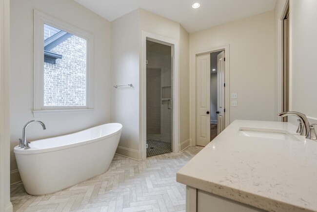 Building Photo - 455 Oma Cove