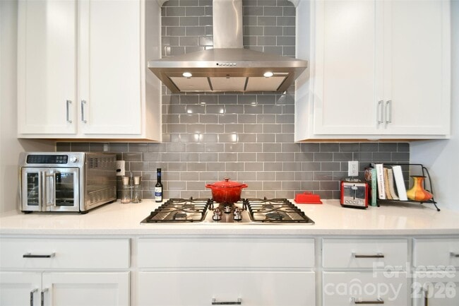 Building Photo - 114 Isleworth Ave