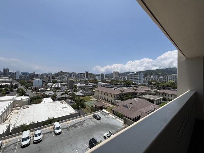 Building Photo - 1212 Punahou St