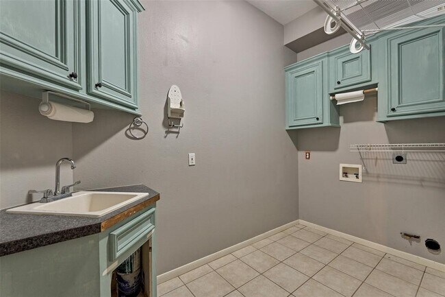 Building Photo - 10506 Crestwater Cir