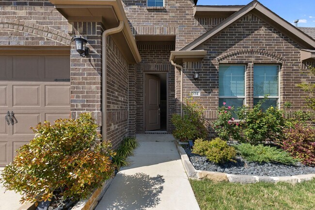 Building Photo - Spacious and Modern Rental Home Available!