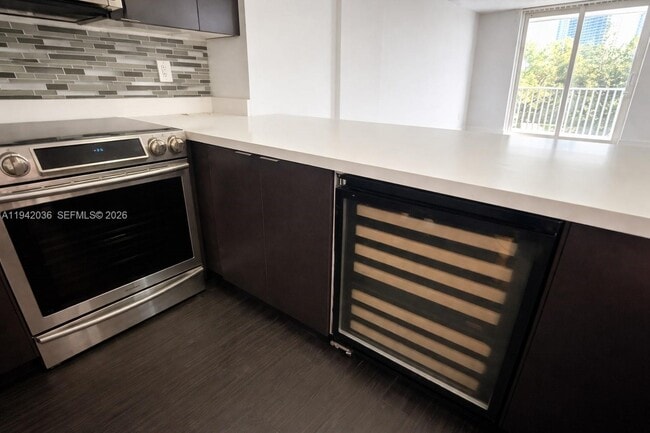 Building Photo - 16950 W Dixie Hwy