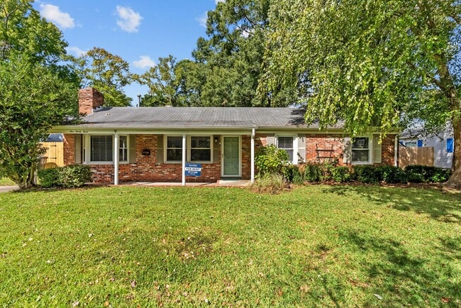 Primary Photo - Great Location and Access to Interstate!