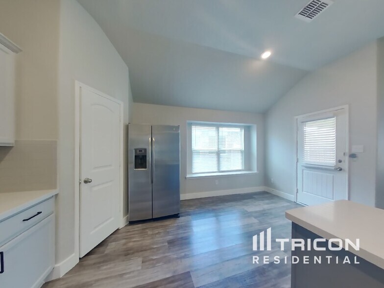 Building Photo - 1025 N Churchill Dr