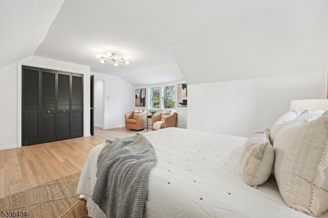 Building Photo - 139 Ridgedale Ave