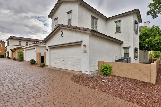 Building Photo - 501 N Citrus Ln