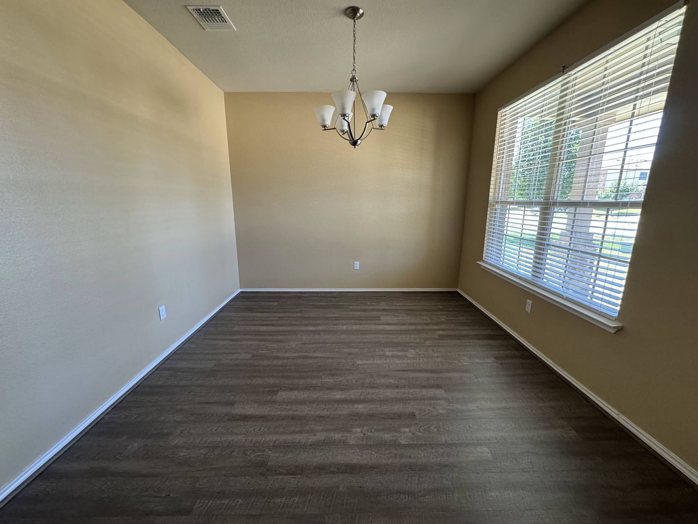 Building Photo - 6406 Clear Brook Dr