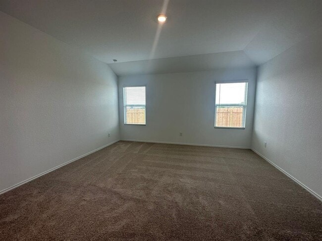 Building Photo - 121 Seminole Dr