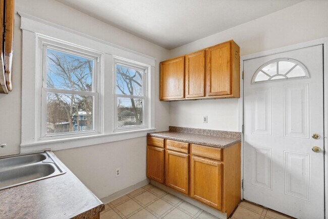 Building Photo - 2 Bedroom Townhouse Apartment- SECTION 8 F...