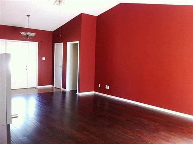 Building Photo - 255 Meadowlakes Dr