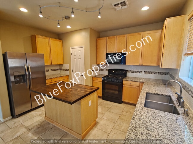 Building Photo - 8012 E Cabinet St