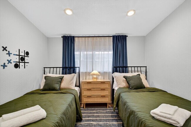 Building Photo - 1004 Airport Blvd