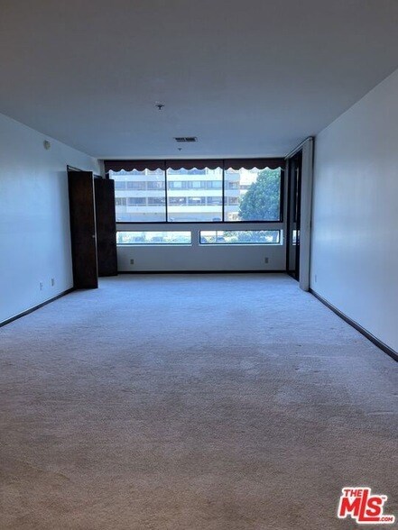 Building Photo - 880 W 1st St