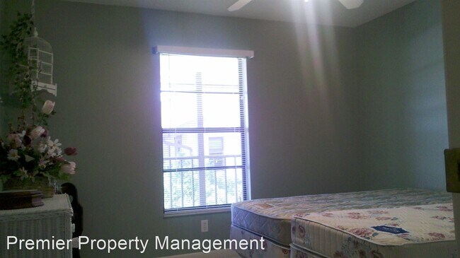 Building Photo - 500 Misty Pines Cir