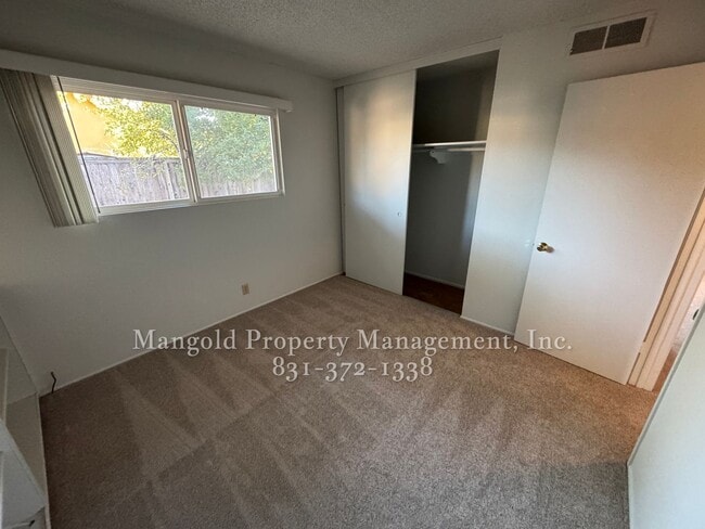 Building Photo - 22490 Ferdinand Dr