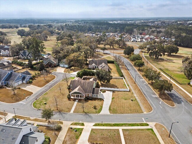 Building Photo - 3078 Dickinson Dr