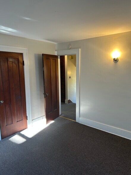 Building Photo - 1129 Brown Ave