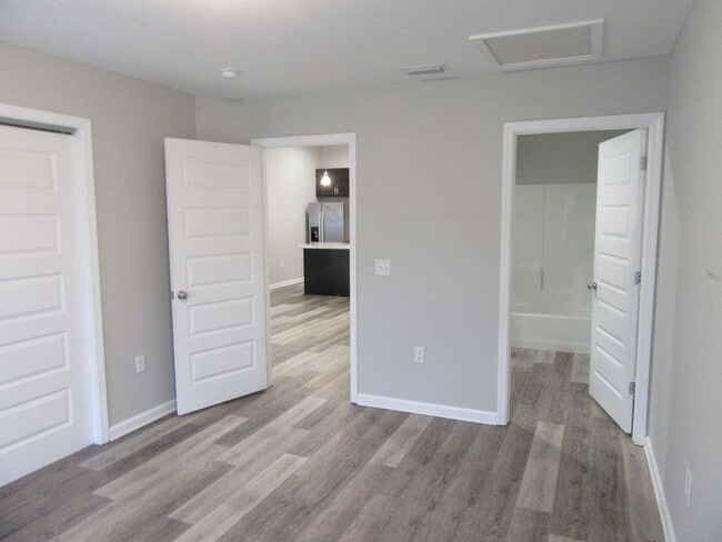 Building Photo - 612 Helen Ave