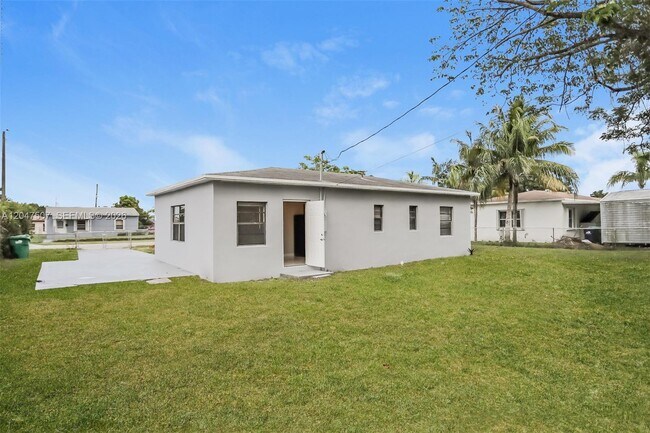 Building Photo - 14640 Tyler St