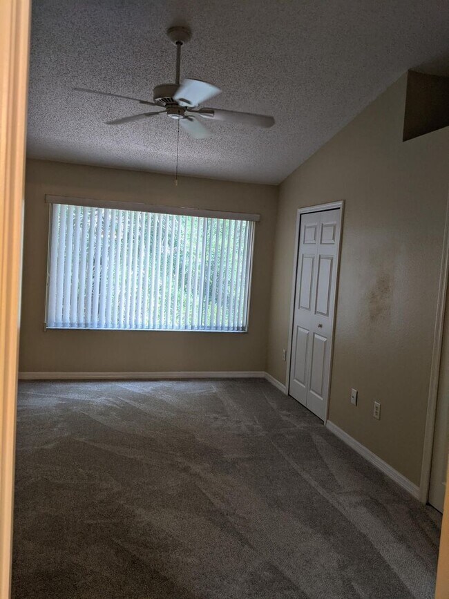 Building Photo - Beautiful 2 Bedroom, 2.5 Bath Townhome in Private Gated Community Of Hunter's Key In New Tampa