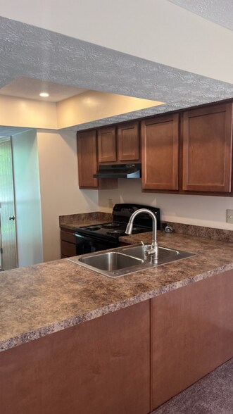 Primary Photo - 6012 Godown Rd