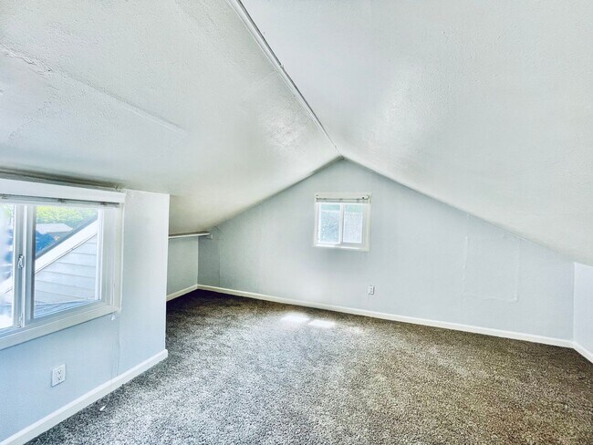 Building Photo - Renovated 4 bedroom 2 bath Home with Plenty of Space!