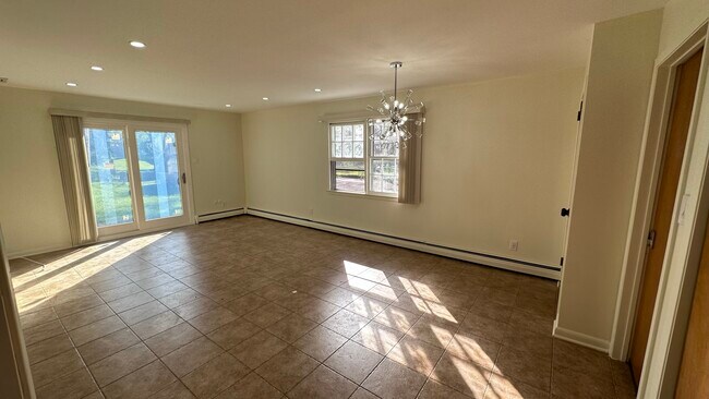 Building Photo - 211 Linden Ave
