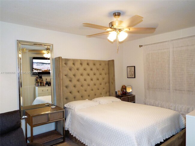 Building Photo - 2363 SE 11th St