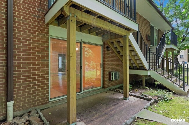 Building Photo - 1634 Farmington Ave