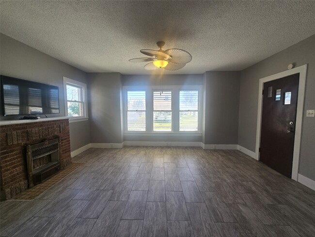 Building Photo - 3828 Ave S