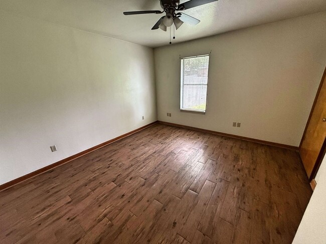 Building Photo - 1855 N Tallowood Dr