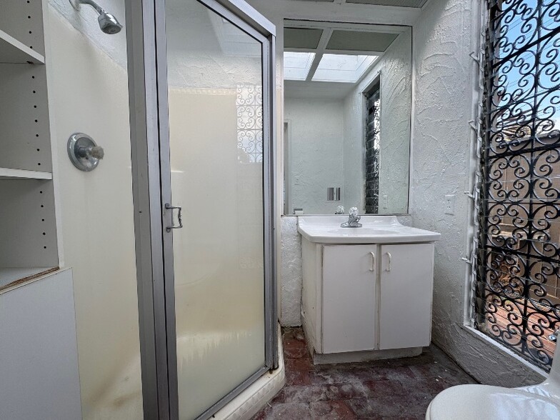 Building Photo - 1710 Harper Ave