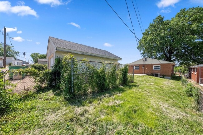 Building Photo - 3735 Koeln Ave