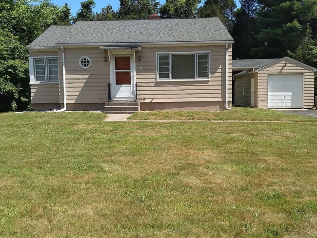 Building Photo - Welcome to this quaint house for rent