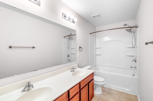 Building Photo - Master-on-Main End-Unit Townhome in Back Creek Villages!