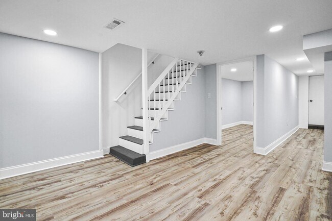 Building Photo - 2615 Lauretta Ave