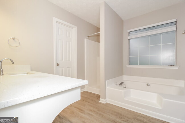 Building Photo - 5922 Farmbrook Ln