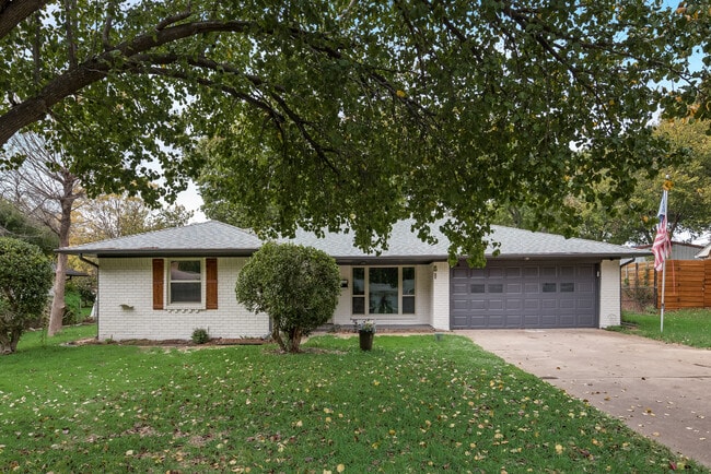 Building Photo - 611 Ray Andra Dr