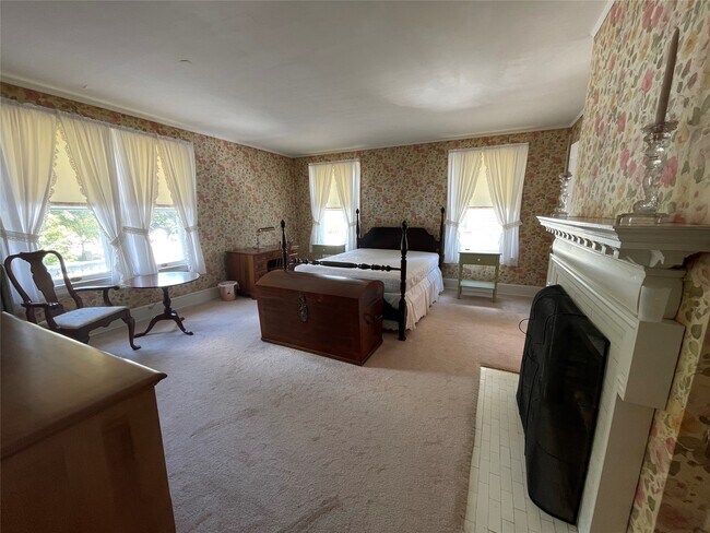 Building Photo - 68 Front St