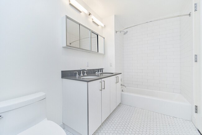 Building Photo - Gorgeous Two Bedroom with Floor to Ceiling Windows