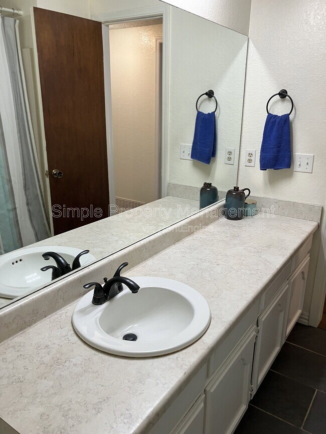 Building Photo - 1412 Del Norte Dr
