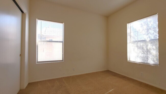 Building Photo - 7123 Luz De La Luna Pl NW