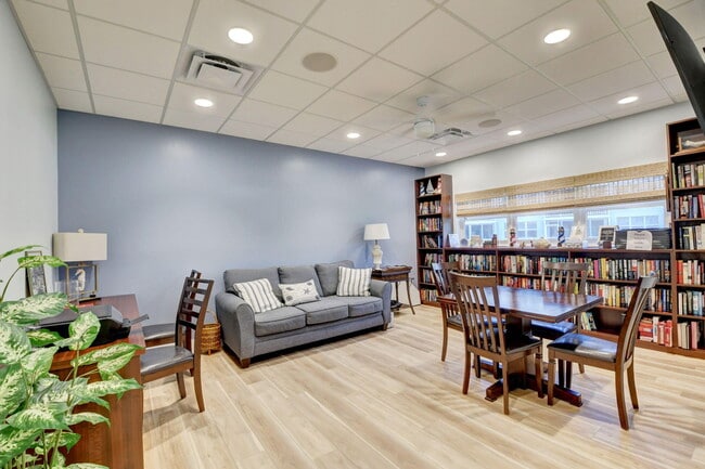 Building Photo - 931 Gardenia Dr