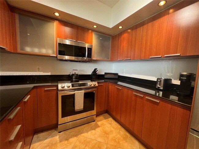 Building Photo - 16699 Collins Ave