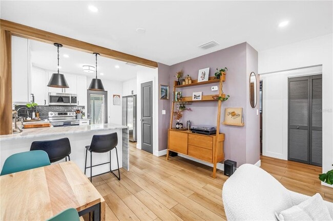 Building Photo - 2621 17th Ave N