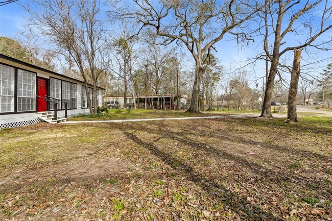 Building Photo - 16643 Lake Cir