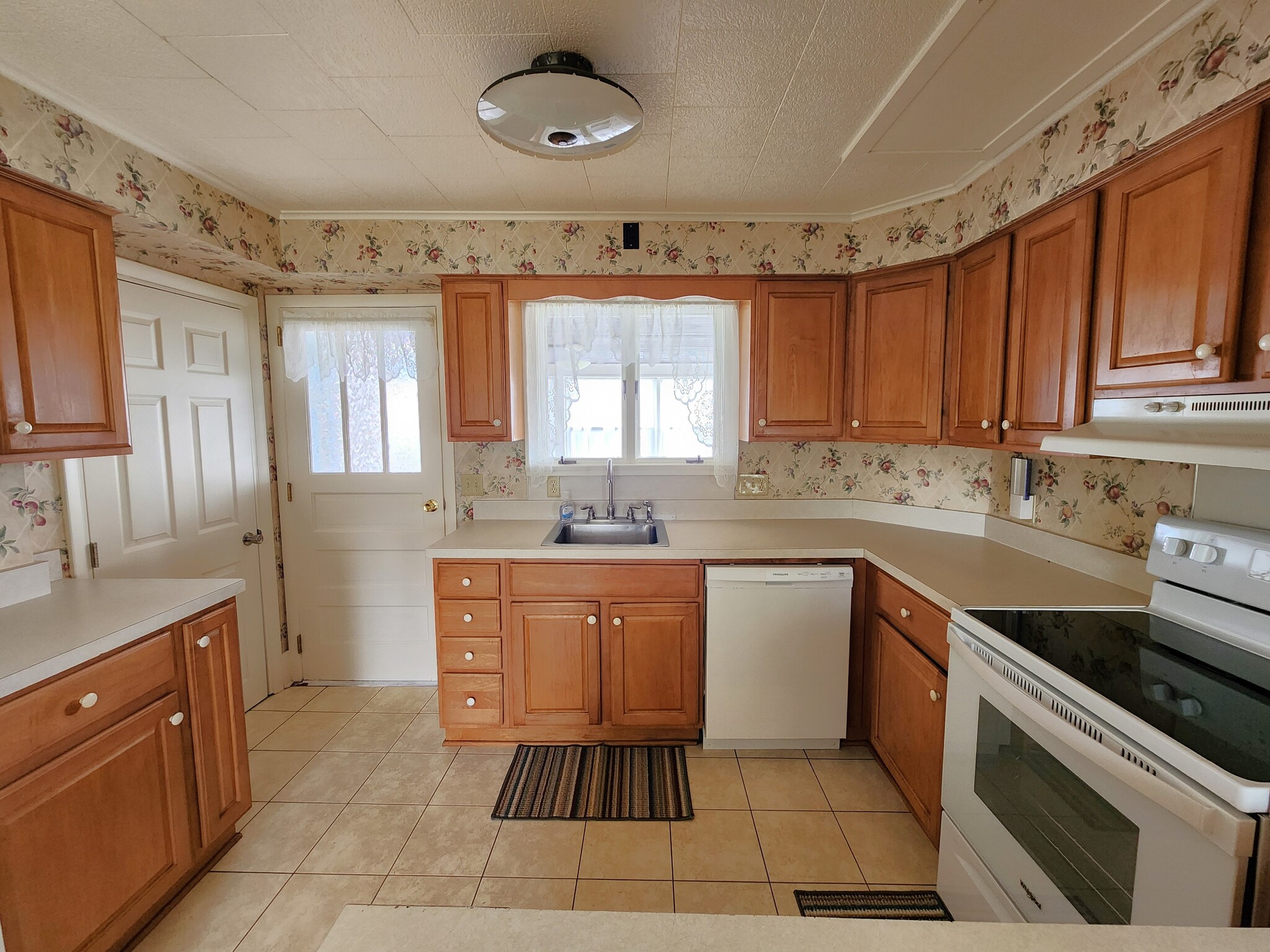 Building Photo - 1636 Philadelphia St