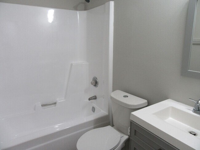 Building Photo - 1300 Grace Ave